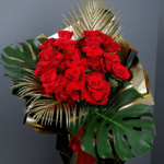 fabulous_handbouquet_of_red_roses_1_1