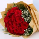 hand-bouquet-of-bewitching-red-roses-2026_02