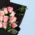 pink-roses-in-black-wrapping-25-03