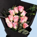 pink-roses-in-black-wrapping-25-04
