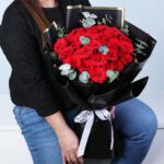 20-red-petals-of-love-bouquet_02