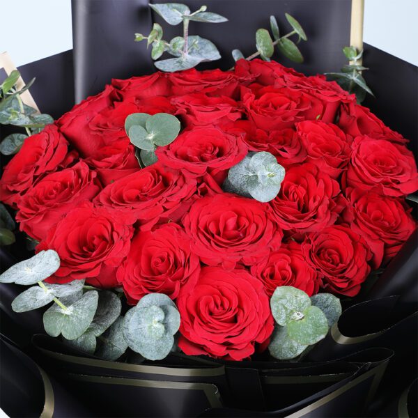 20-red-petals-of-love-bouquet_03