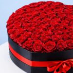 50-red-roses-heart-box_03
