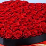 50-red-roses-heart-box_04