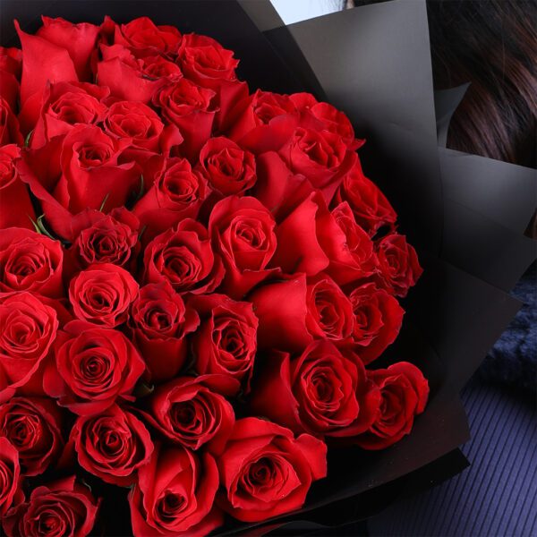 50-red-roses-luxury-bouquet_04