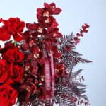 crimson-cymbedium-in-glass-vase_02