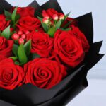 valentine-12-red-roses-hypericum-ruscus-arrangement_04