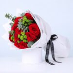 valentine-red-roses-green-chrysanthemum-bouquet_02